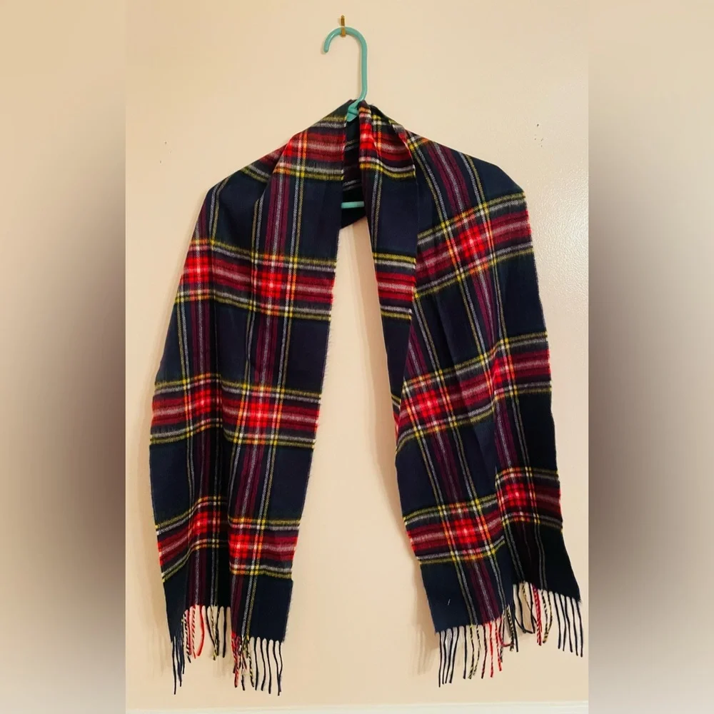 Brand New With Tags Penelope Classic Plaid Scarf,
Softer Than Cashmere? - Picture 1 of 3